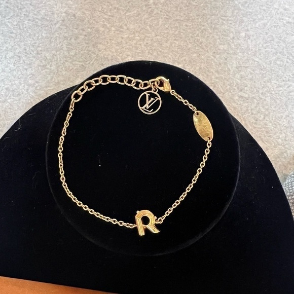 Louis Vuitton “R” charm bracelet. - Picture 2 of 5